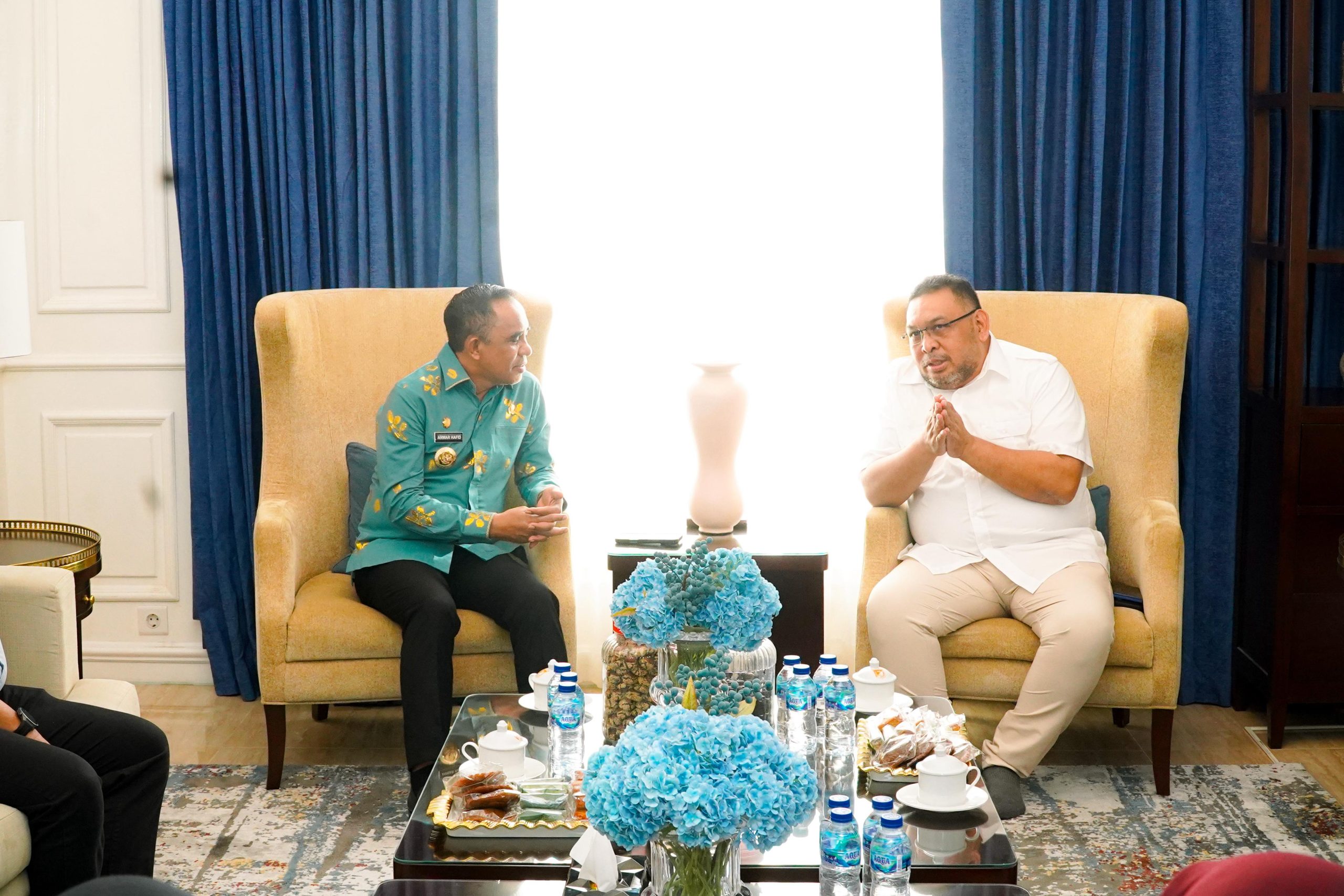 Gubernur Sulawesi Tengah, H. Anwar Hafid, menerima kunjungan Direktur Jenderal Prasarana dan Sarana Pertanian (PSP) Kementerian Pertanian RI, Andi Nur Alam Syah, di kediamannya, Kamis (24/7/2025).