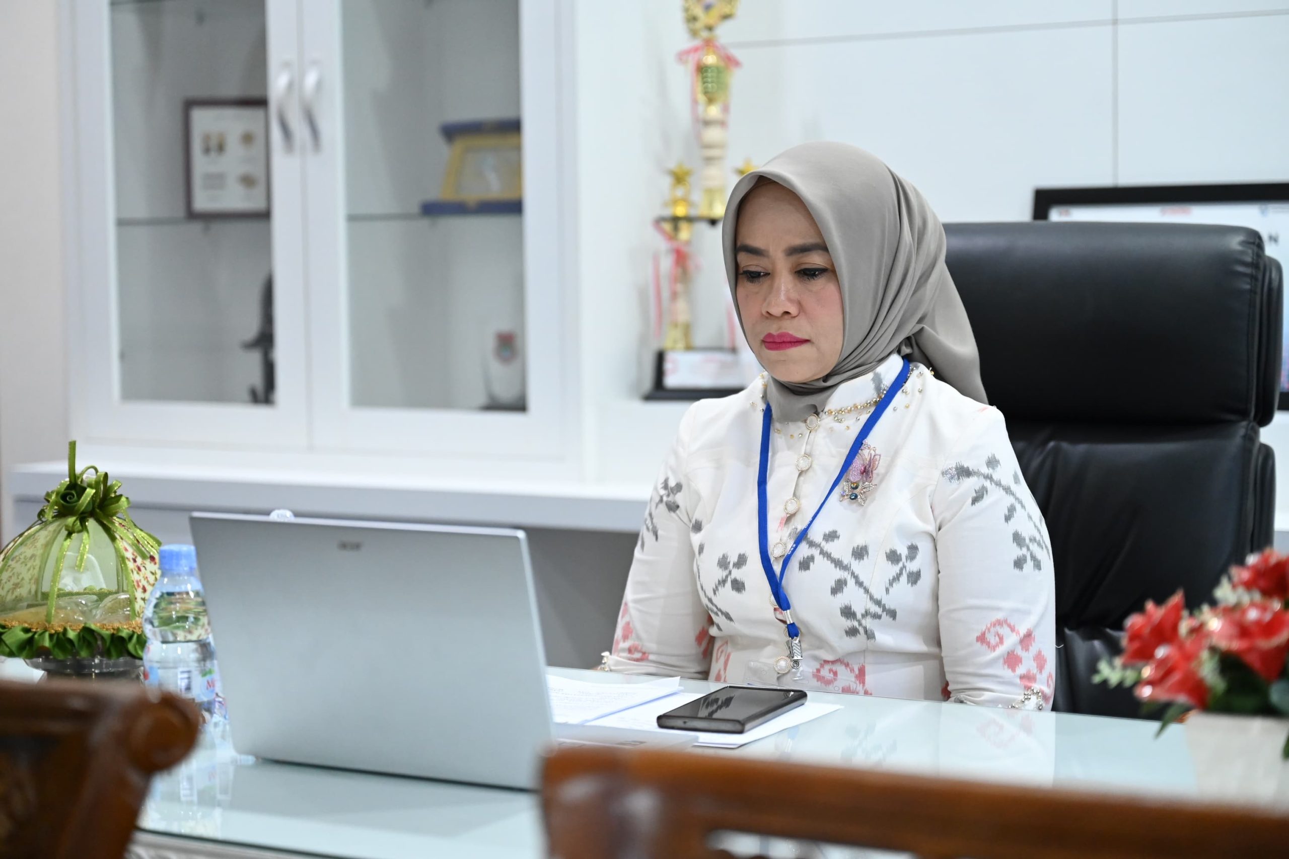 Sekretaris Daerah Provinsi Sulawesi Tengah Dra. Novalina, MM