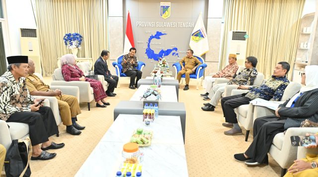 audiens pengurus Dekopinwil Sulteng di ruang kerja gubernur, Senin (28/7/2025).