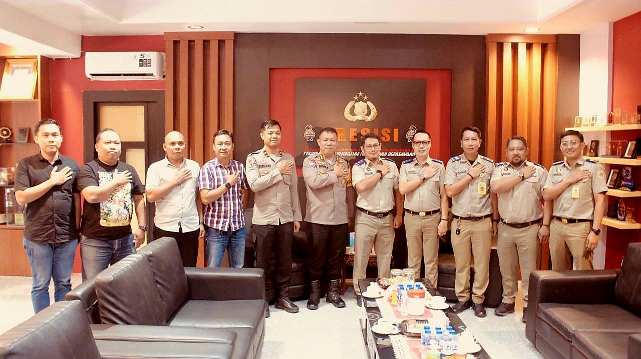 Kepala Kantor (Kakan) Badan Pertanahan Kota Palu, Susetyo Nugroho, S.Kom, M.Sc, didampingi Kasi Penetapan Hak dan Pendaftaran, Dr. Syariatudin, M.A.P, beserta jajaran pejabat pelaksana melakukan silaturahmi ke Polresta Palu, Selasa (29/7/2025).