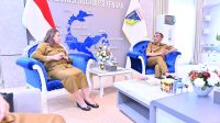 Gubernur Sulawesi Tengah, Dr. H. Anwar Hafid, M.Si, menerima audiensi Bupati Donggala, Vera Laruni, di ruang kerjanya, pada Selasa (29/7/2025).