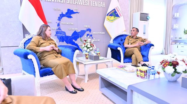 Gubernur Sulawesi Tengah, Dr. H. Anwar Hafid, M.Si, menerima audiensi Bupati Donggala, Vera Laruni, di ruang kerjanya, pada Selasa (29/7/2025).