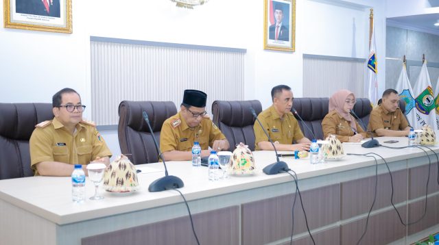 Pemerintah Provinsi Sulawesi Tengah memperkuat komitmen terhadap reformasi birokrasi dan peningkatan kualitas pelayanan publik melalui penerapan absensi digital berbasis aplikasi Berani Berkinerja (B-Kin).