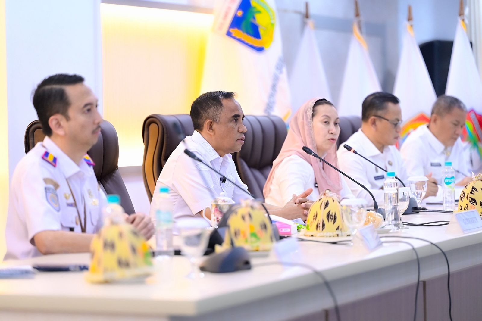 Rapat percepatan menuju operasionalisasi perdana Bandara Internasional Mutiara SIS Aljufri di ruang polibu, Rabu (13/8/2026).