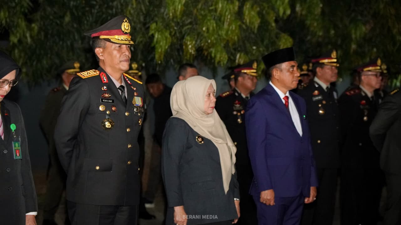 Upacara berlangsung khidmat di Taman Makam Pahlawan (TMP) Jalan Basuki Rahmat, Kota Palu, pada Minggu (17/8/2025) dini hari.