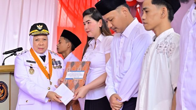 Penyerahan remisi secara simbolis dipimpin oleh Wakil Gubernur Sulawesi Tengah, dr. Reny A. Lamadjido