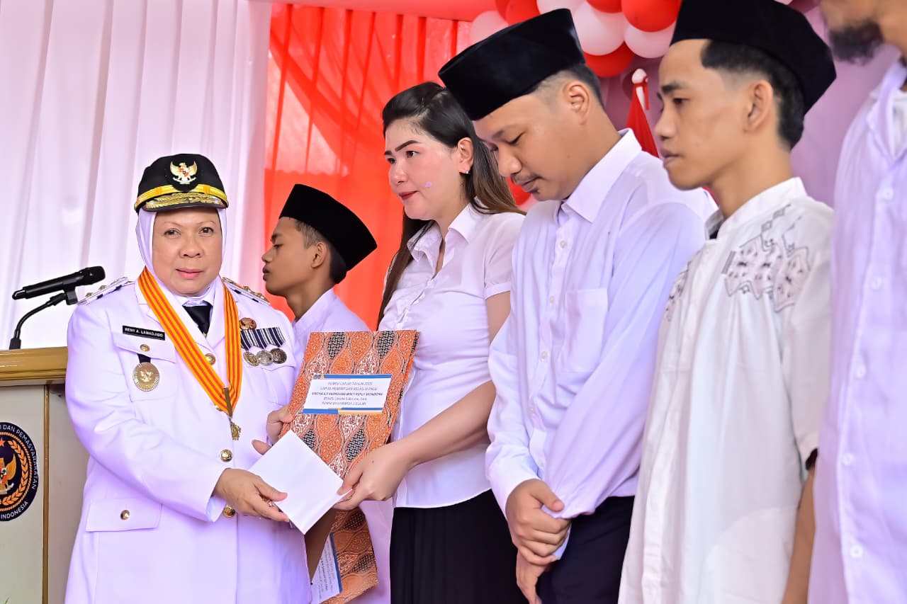 Penyerahan remisi secara simbolis dipimpin oleh Wakil Gubernur Sulawesi Tengah, dr. Reny A. Lamadjido