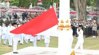 Momen utama penurunan bendera Merah Putih dilaksanakan oleh Pasukan Pengibar Bendera Pusaka (Paskibraka)
