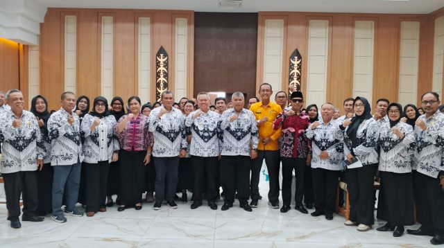 Foto bersama disela-sela pelaksanaan kegiatan Seminar Publik PGRI di Kabupaten Sigi. FOTO: Mohammad Rizal/Filesulawesi.com