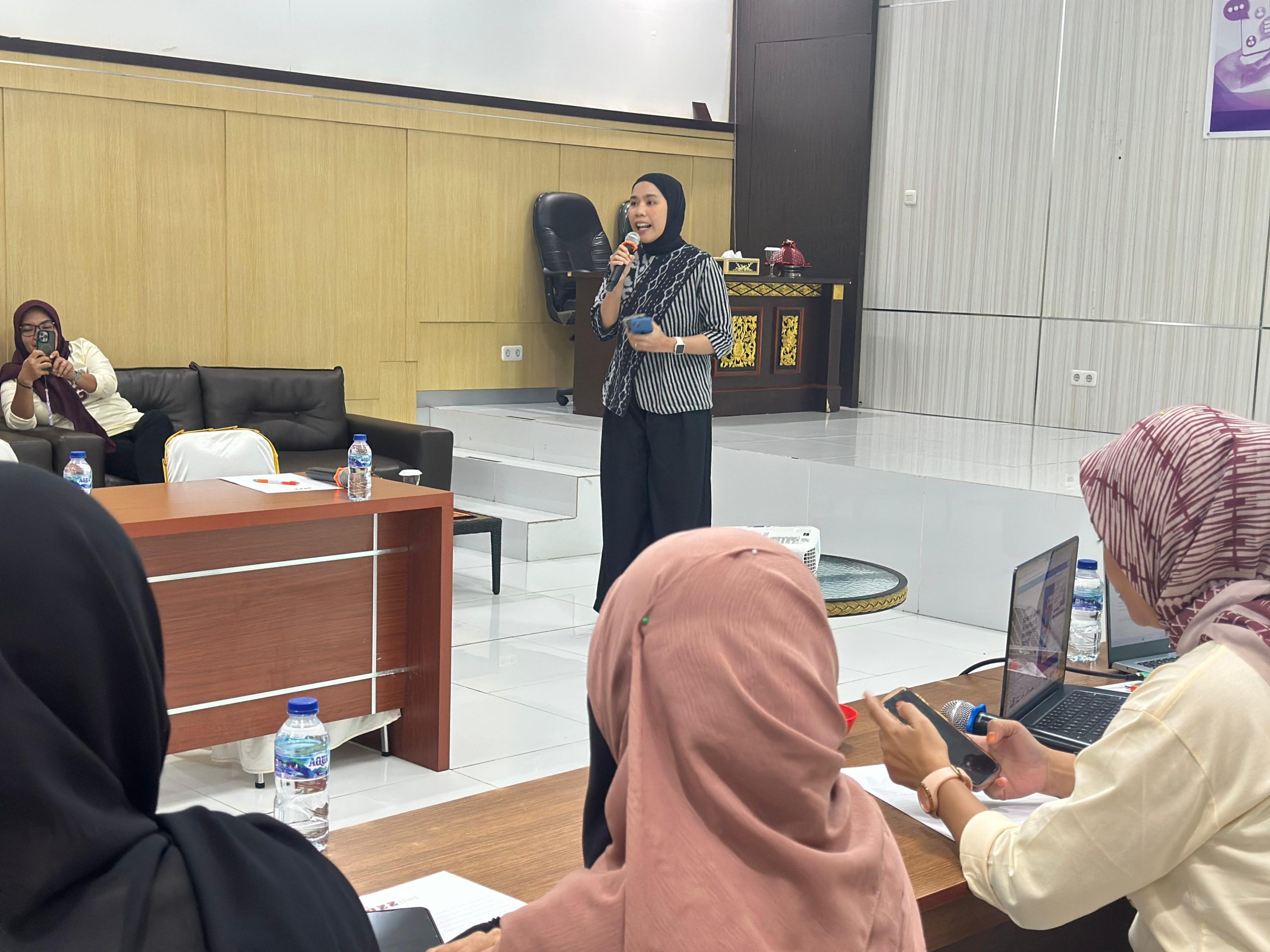 Pelatihan Kekerasan Berbasis Gender Online (KBGO) bagi jurnalis perempuan dan muda di Sulawesi Tengah.