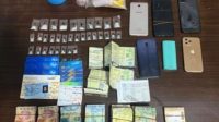 Narkoba, 9 unit telepon genggam, 8 kartu ATM, 4 buku tabungan, 5 STNK, 7 unit sepeda motor, satu pak plastik klip, satu box sabun colek, serta uang tunai Rp47,4 juta. Senin (25/8/2025) lalu. Foto: Ditresnarkoba Polda Sulteng