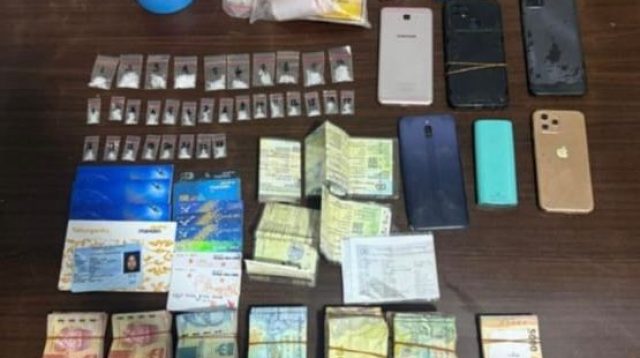 Narkoba, 9 unit telepon genggam, 8 kartu ATM, 4 buku tabungan, 5 STNK, 7 unit sepeda motor, satu pak plastik klip, satu box sabun colek, serta uang tunai Rp47,4 juta. Senin (25/8/2025) lalu. Foto: Ditresnarkoba Polda Sulteng