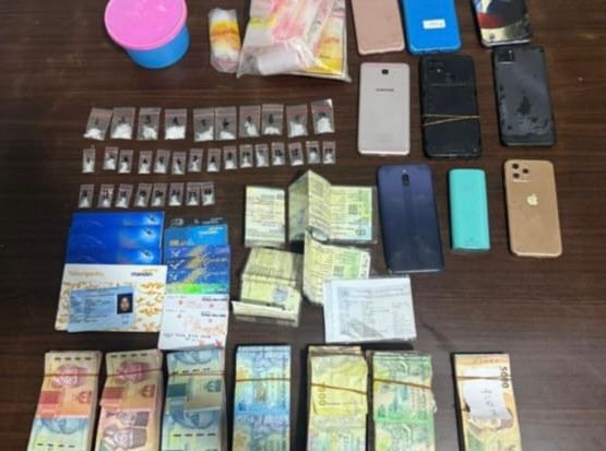 Narkoba, 9 unit telepon genggam, 8 kartu ATM, 4 buku tabungan, 5 STNK, 7 unit sepeda motor, satu pak plastik klip, satu box sabun colek, serta uang tunai Rp47,4 juta. Senin (25/8/2025) lalu. Foto: Ditresnarkoba Polda Sulteng