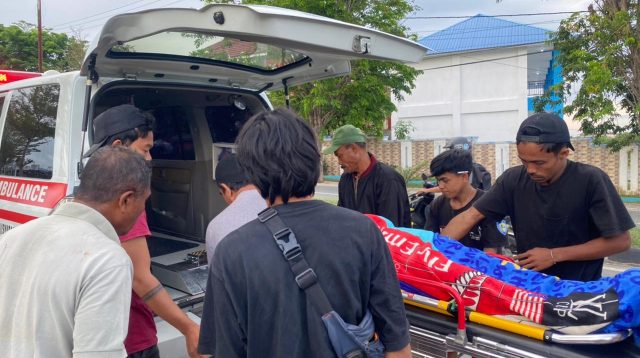 Pria berinisial A.S.M. (53), ditemukan meninggal dunia di depan sebuah kafe di Jalan Jabal Nur, Kelurahan Talise, Kota Palu.