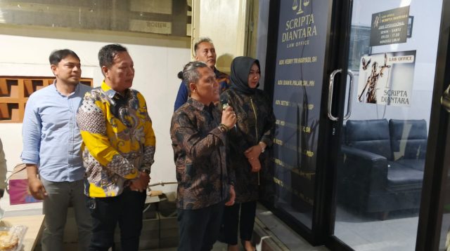 Kantor Scripta Diantara Law Office telah resmi diresmikan tadi malam, Jumat (29/8/2025), beralamat di jalan Soekarno Hatta, kelurahan Talise, Kecamatan Mantikulore, Kota Palu.