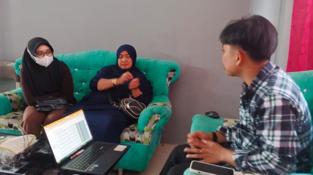 WhatsApp Image 2025-09-03 at 21.10.35 Orang tua siswa yang anaknya bersekolah di SMAN 4 Palu, datangi operator MTs Annur Buts Palu. FOTO: Mohammad Rizal/Filesulawesi.com