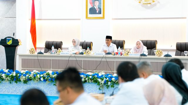 Gubernur Sulawesi Tengah Anwar Hafid didampingi Wakil Gubernur dr. Reny Lamadjido dan Sekretaris Daerah Novalina memimpin Rapat Pimpinan (Rapim) Evaluasi dan Pengawasan Realisasi APBD Tahun Anggaran 2025