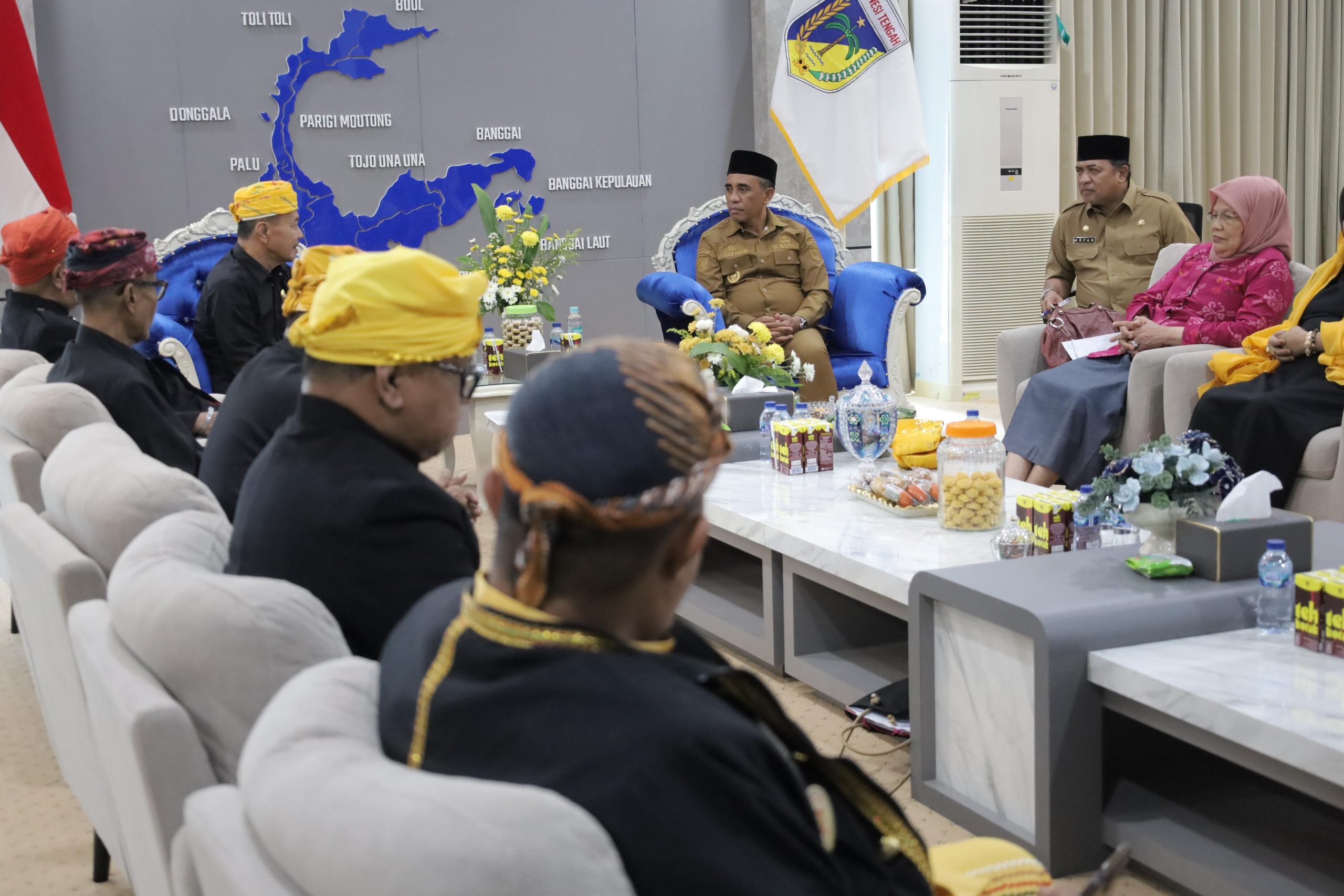 Gubernur Sulawesi Tengah, Anwar Hafid, menerima audiensi pengurus Badan Musyawarah Adat (BMA)