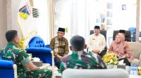 Gubernur Sulawesi Tengah, Anwar Hafid, didampingi Wakil Gubernur Sulteng, dr. Reny Lamadjido dan Sekretaris Daerah Sulteng, Novalina menerima silaturahmi Pangdam XXIII/Palaka Wira, Mayjen TNI Jonathan Binsar Parluhutan Sianipar, bersama jajaran di ruang kerjanya, Kamis (4/9/2025).