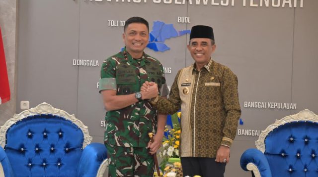 Gubernur Sulawesi Tengah Dr. H. Anwar Hafid, M.Si, menerima kunjungan silaturahmi Panglima Komando Daerah Militer (Pangdam) XXIII/Palaka Wira, Mayjen TNI Jonathan Binsar Parluhutan Sianipar