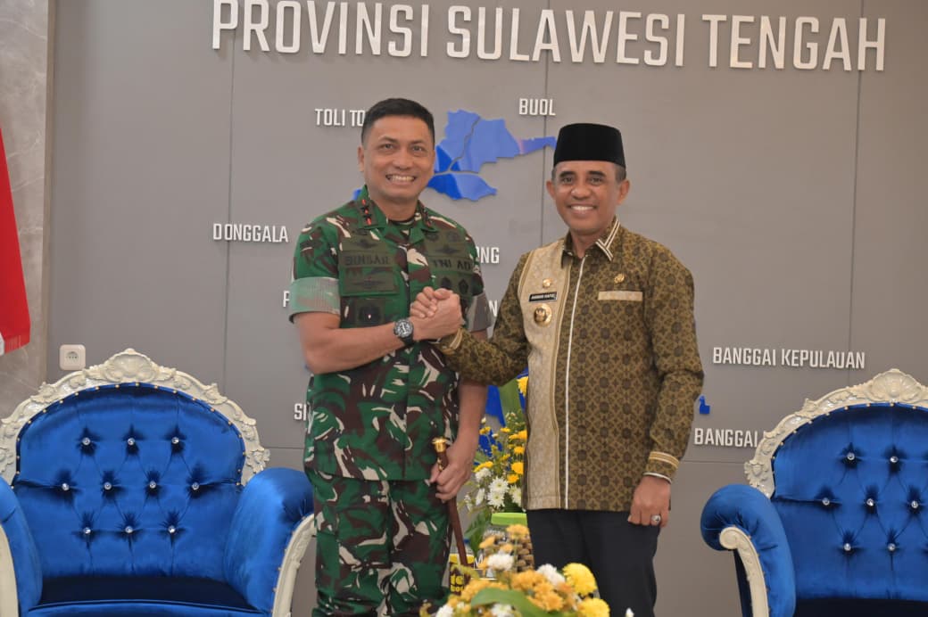 Gubernur Sulawesi Tengah Dr. H. Anwar Hafid, M.Si, menerima kunjungan silaturahmi Panglima Komando Daerah Militer (Pangdam) XXIII/Palaka Wira, Mayjen TNI Jonathan Binsar Parluhutan Sianipar