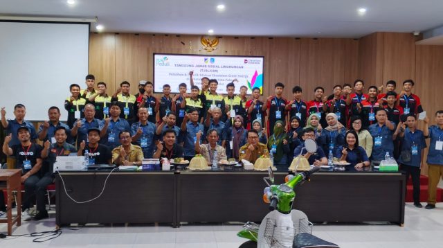 Pelatihan konversi sepeda motor BBM menjadi motor listrik di SMKN 3 Palu, Selasa (2/9/2025). FOTO: Mohammad Rizal/Filesulawesi.com