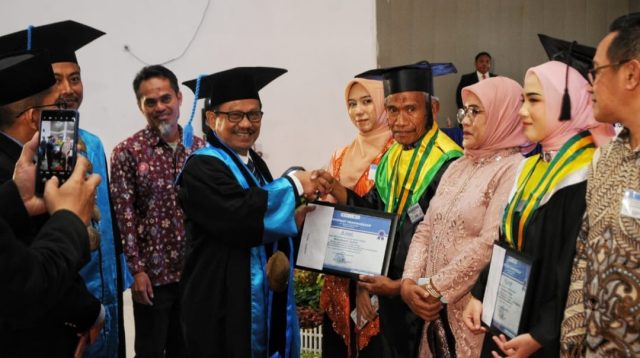 Universitas Muhammadiyah (UNISMUH) Palu menggelar wisuda sarjana ke-55 dan pasca sarjana ke-11 tahun akademik 2024-2025