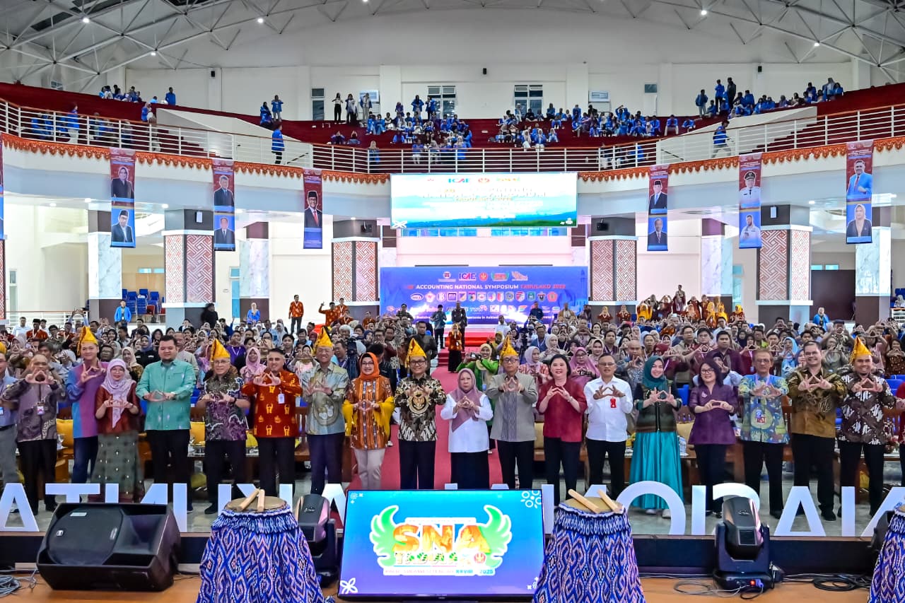 Wakil Gubernur Sulawesi Tengah dr. Reny A Lamdjido, menghadiri secara resmi Pembukaan Simposium Nasional Akuntansi (SNA) ke-28 yang dipusatkan di Auditorium Universitas Tadulako
