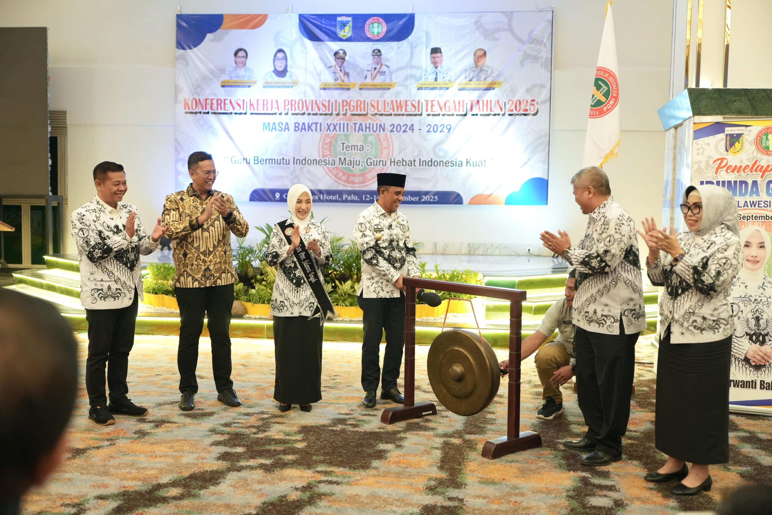 Pelaksanaan pembukaan Konkerprov I PGRI Sulteng. FOTO: IST