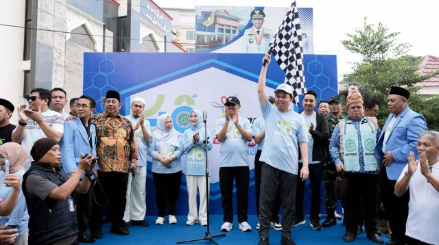 WhatsApp Image 2025-09-14 at 12.18.56 Acara jalan santai yang berlangsung meriah ini juga menjadi simbol kebangkitan Sulawesi Tengah pascabencana 2018