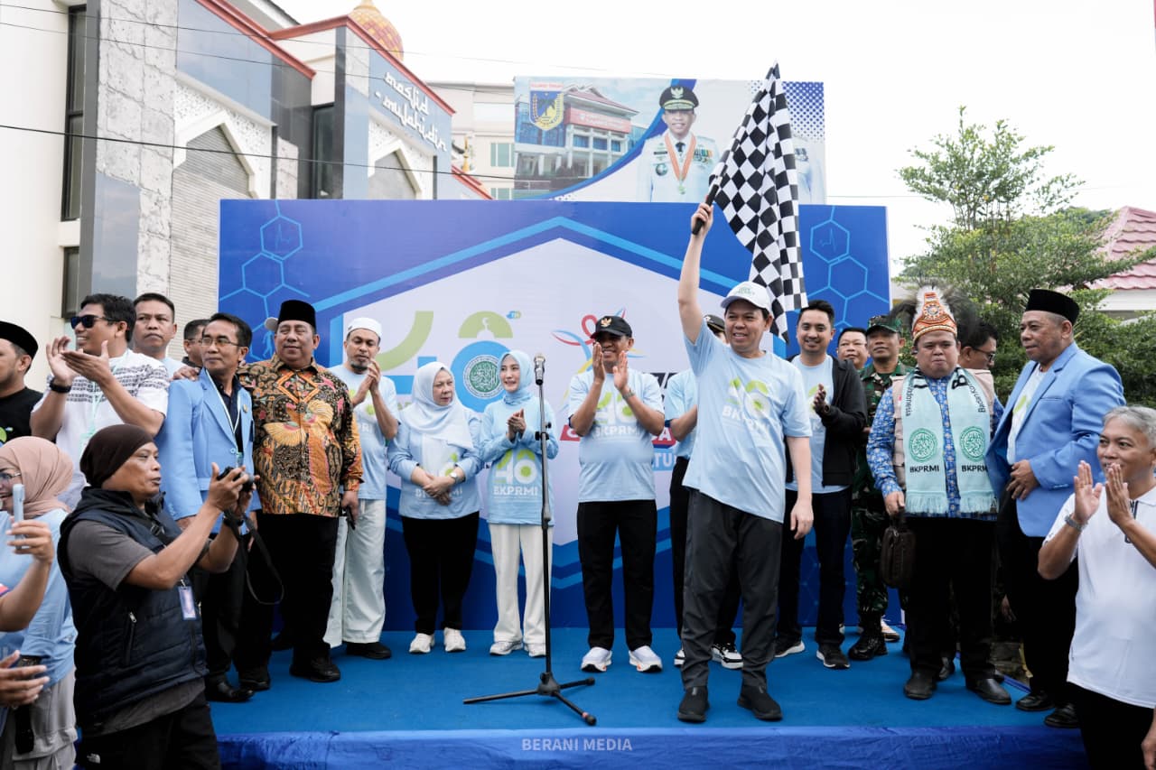 WhatsApp Image 2025-09-14 at 12.18.56 Acara jalan santai yang berlangsung meriah ini juga menjadi simbol kebangkitan Sulawesi Tengah pascabencana 2018