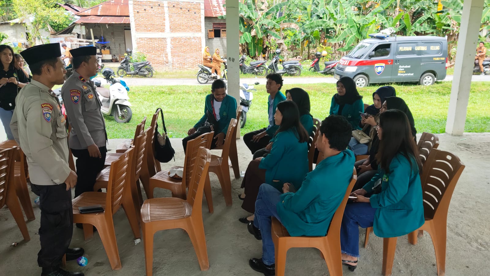Satgas II Preemtif Ops Madago Raya kali ini menggandeng mahasiswa Universitas Sintuwu Maroso (Unsimar) Poso yang sedang melaksanakan Kuliah Kerja Nyata (KKN).