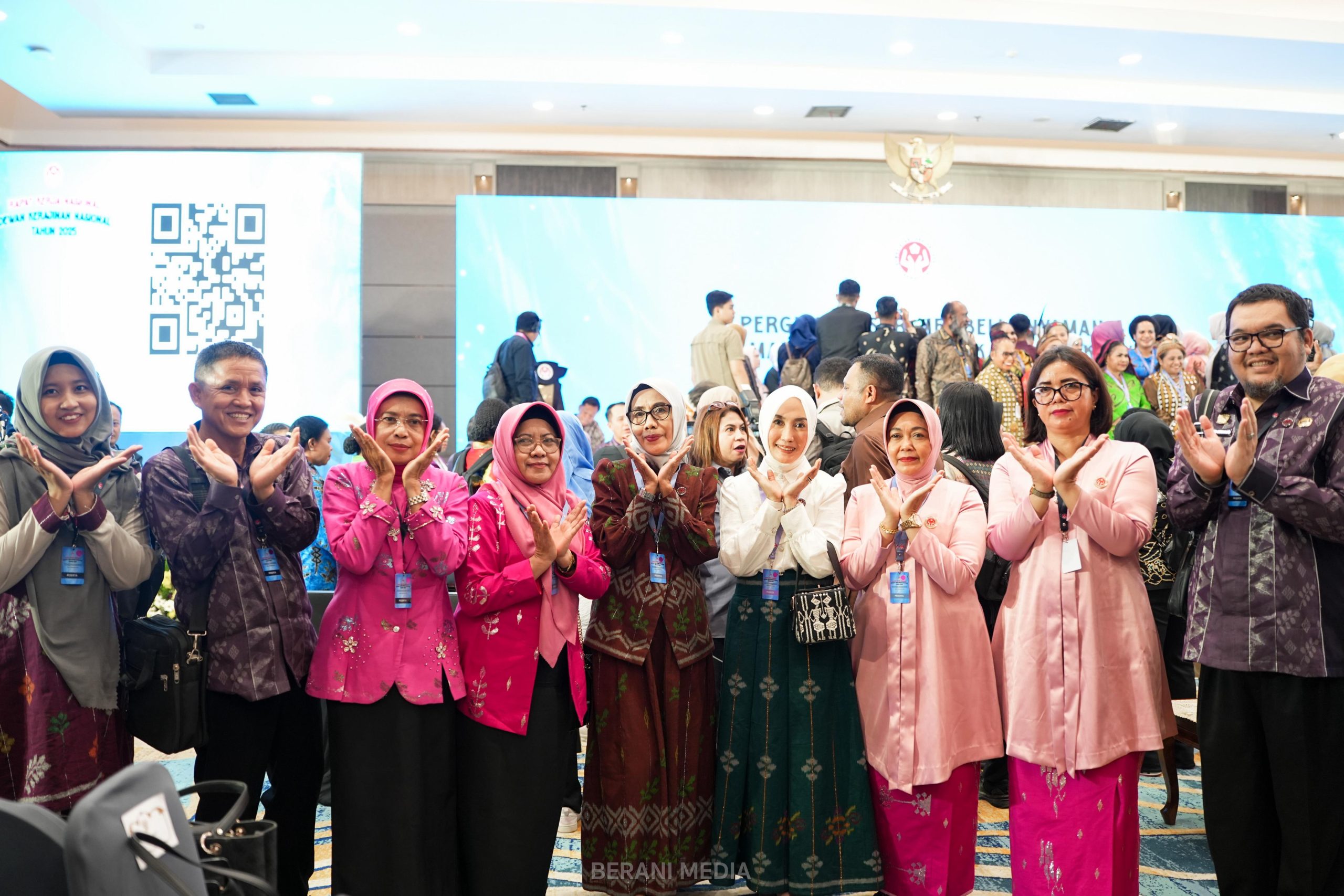 menghadiri Rapat Kerja Nasional (Rakernas) Dewan Kerajinan Nasional Tahun 2025 yang digelar di Mercure Convention Center Ancol, Jakarta Utara, Senin (23/9/2025).