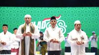 Ketua Utama Alkhairaat, Habib Alwi bin Saggaf Al-Jufri, bersama Gubernur Sulteng.