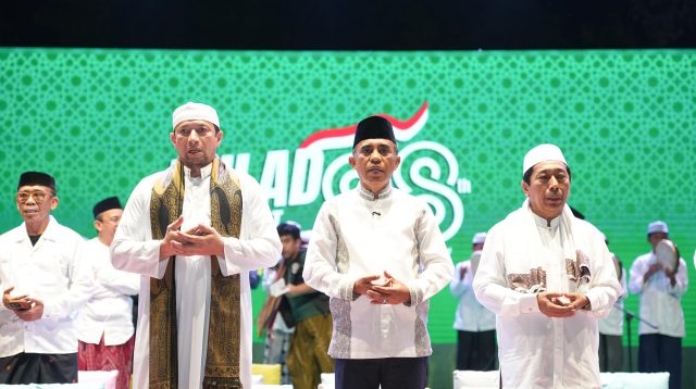 Ketua Utama Alkhairaat, Habib Alwi bin Saggaf Al-Jufri, bersama Gubernur Sulteng.