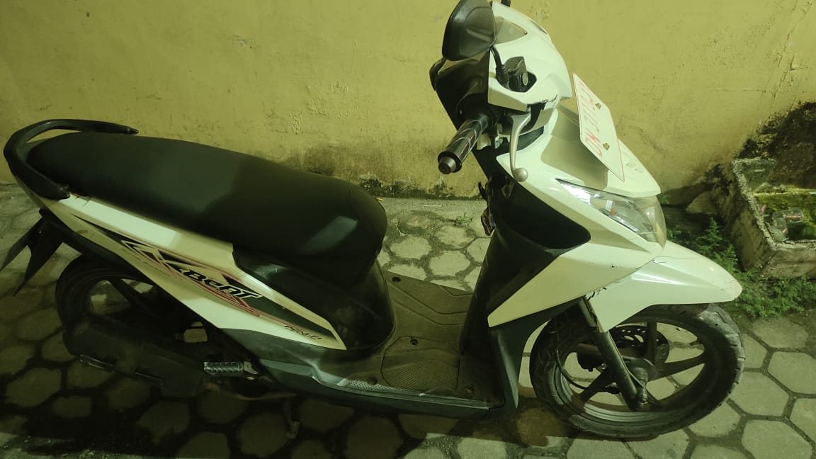 Polisi juga berhasil mengamankan barang bukti berupa satu unit sepeda motor Honda Beat warna putih