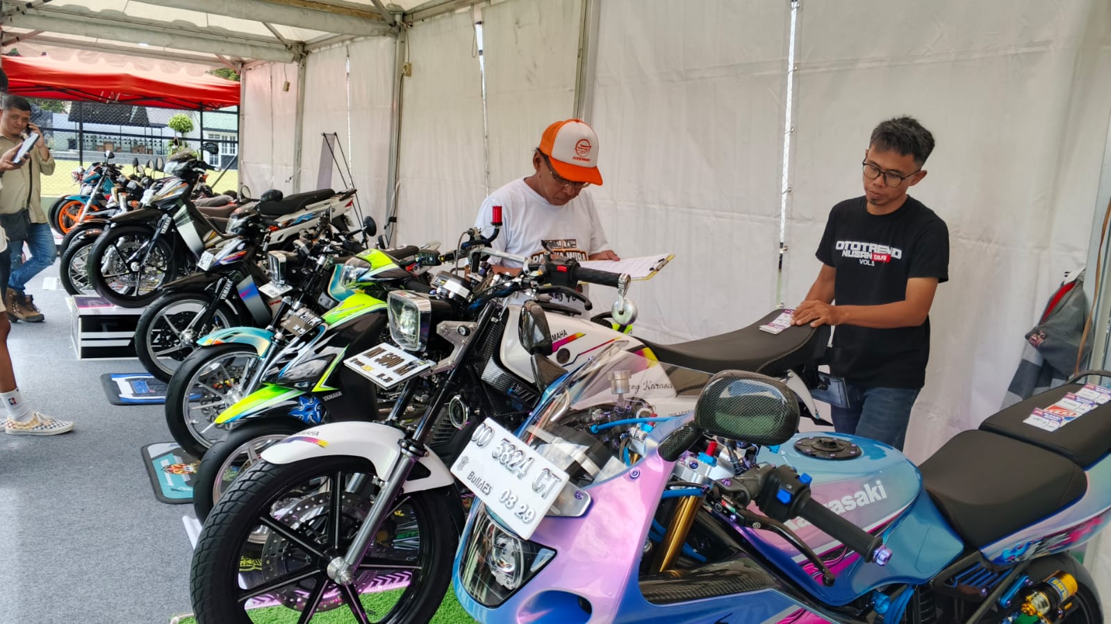 Tim penilai, Agus Jepung Widarso, saat menilai festival kontes Palaka Wira 2025