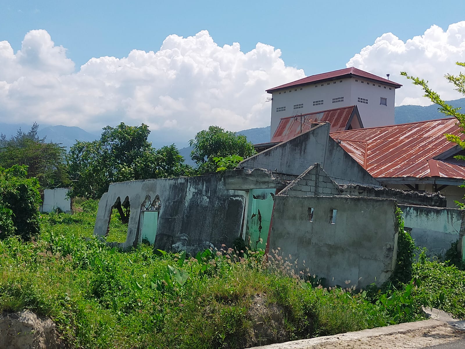 Salah Satu bukti bangunan rusak saat terjadinya bencana Likuefaksi di kelurahan Balaroa, 28 September 2018 silam. FOTO: Mohammad Rizal