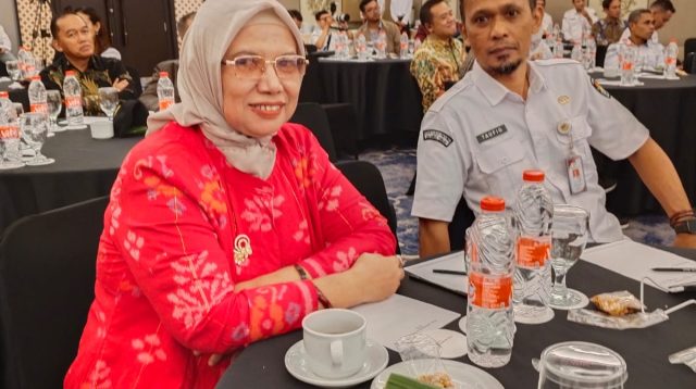Ketua KPU Sulteng, Darmiati, didampingi Sekretaris Taufik Ismail, saat mengikuti Rakornas di Magelang. FOTO: IST